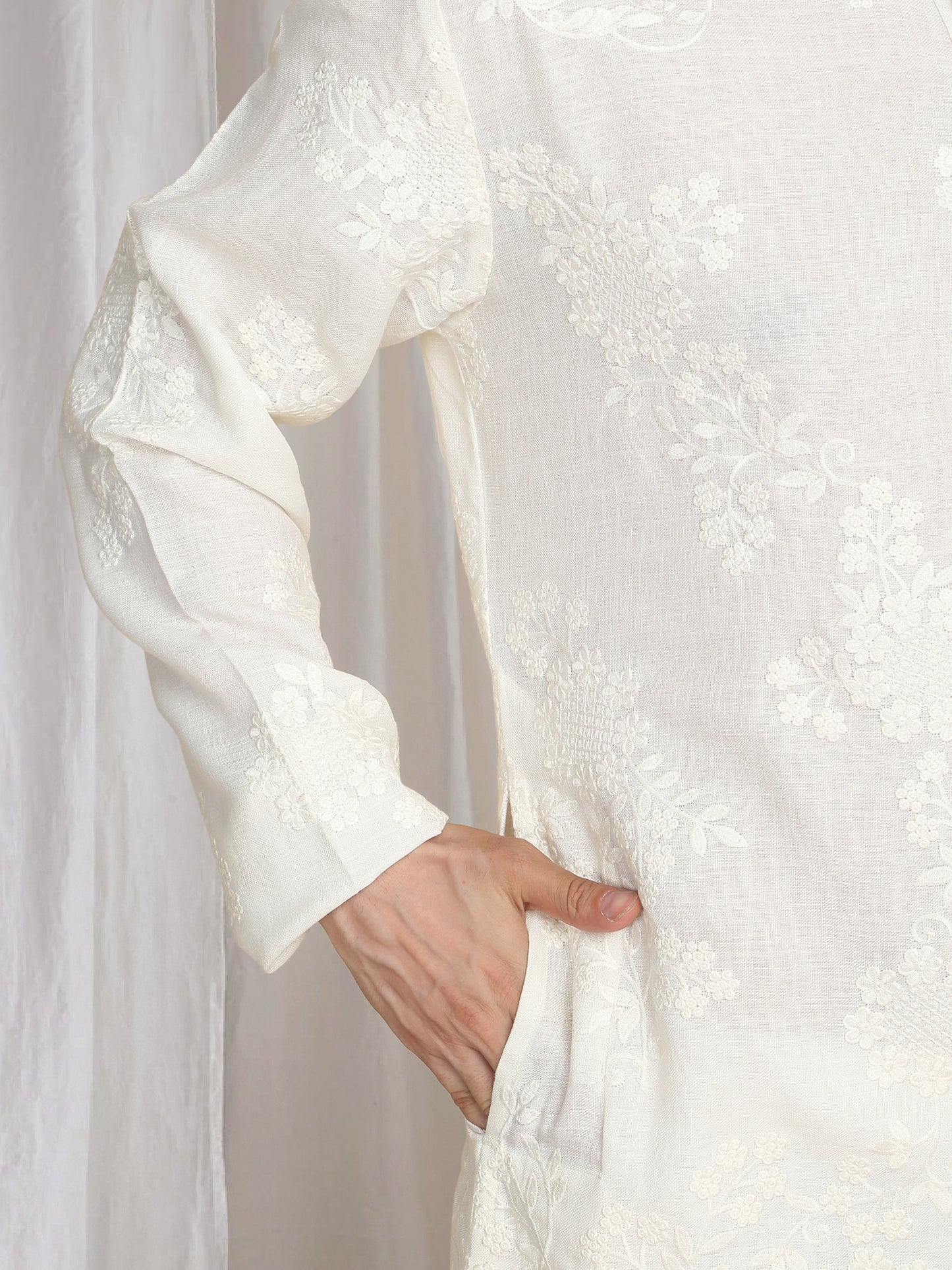 Aham Gulistaan Embroidery Thread Kurta Set - White