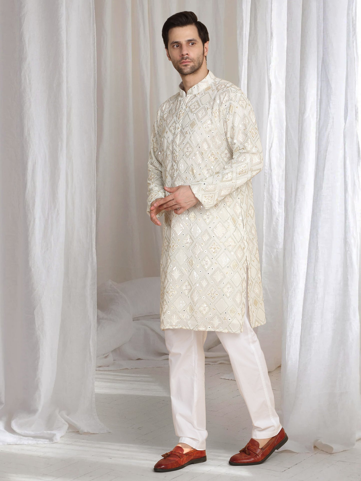 Asal Barfi Embroidered Kiurta set - Off White