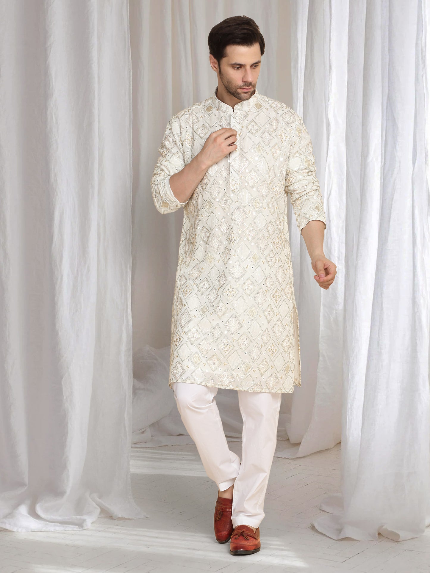 Asal Barfi Embroidered Kiurta set - Off White