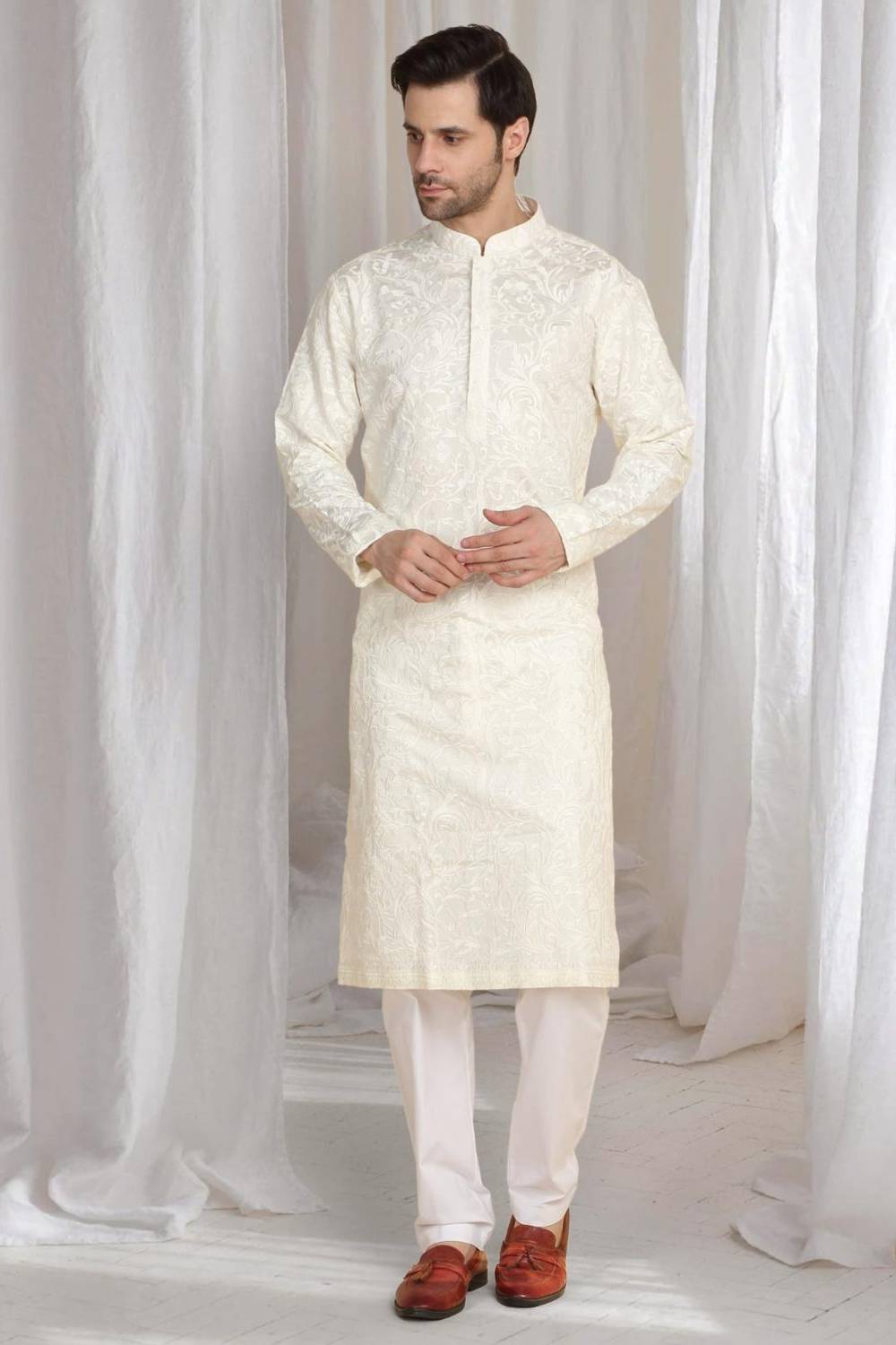 Aham Flora Thread Embroidered Kurta Set - Off White