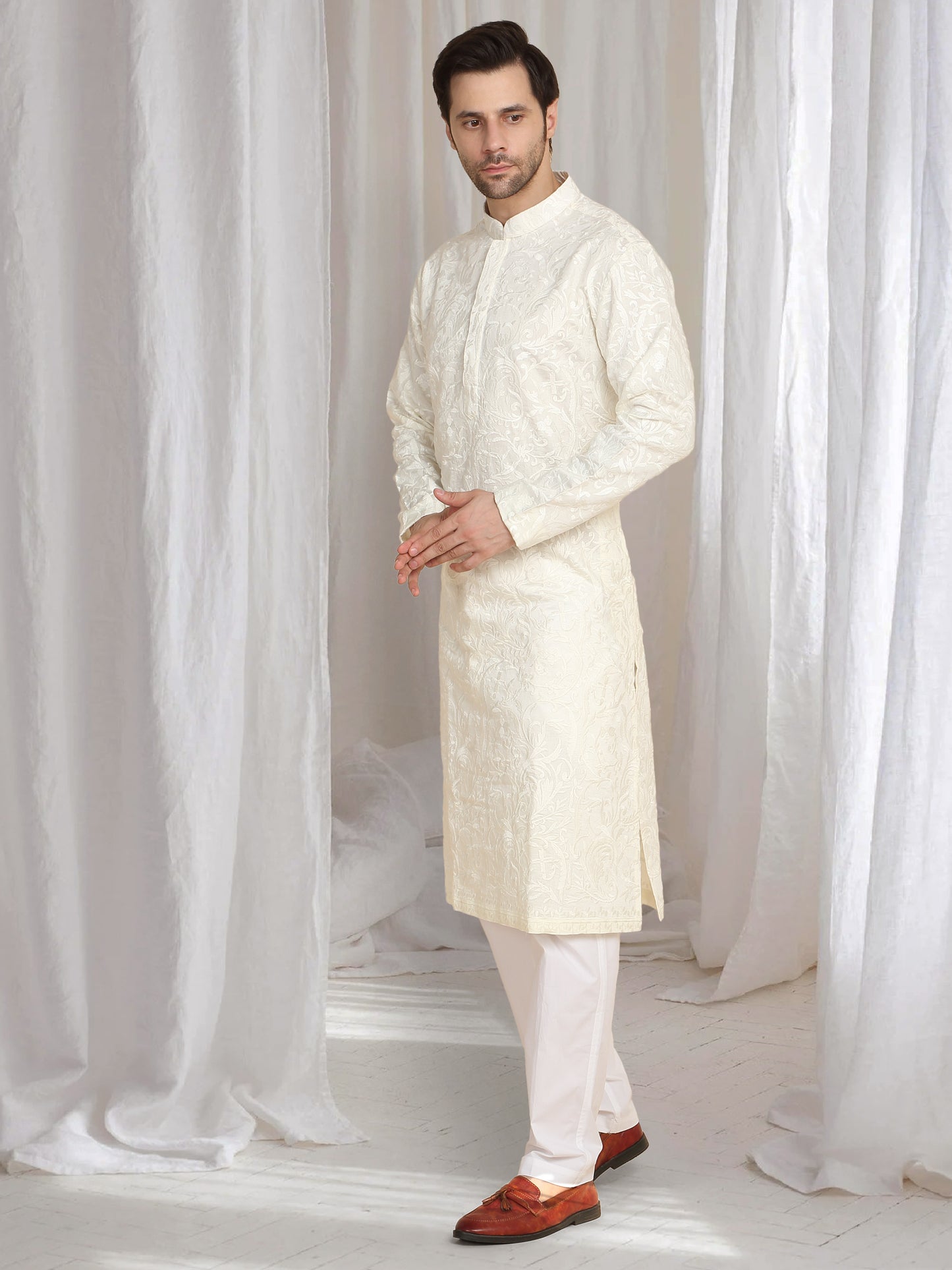 Aham Flora Thread Embroidered Kurta Set - Off White