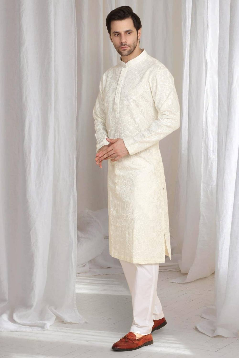 Aham Flora Thread Embroidered Kurta Set - Off White