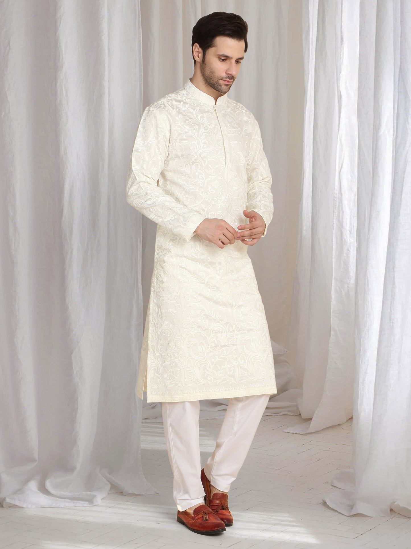 Aham Flora Thread Embroidered Kurta Set - Off White