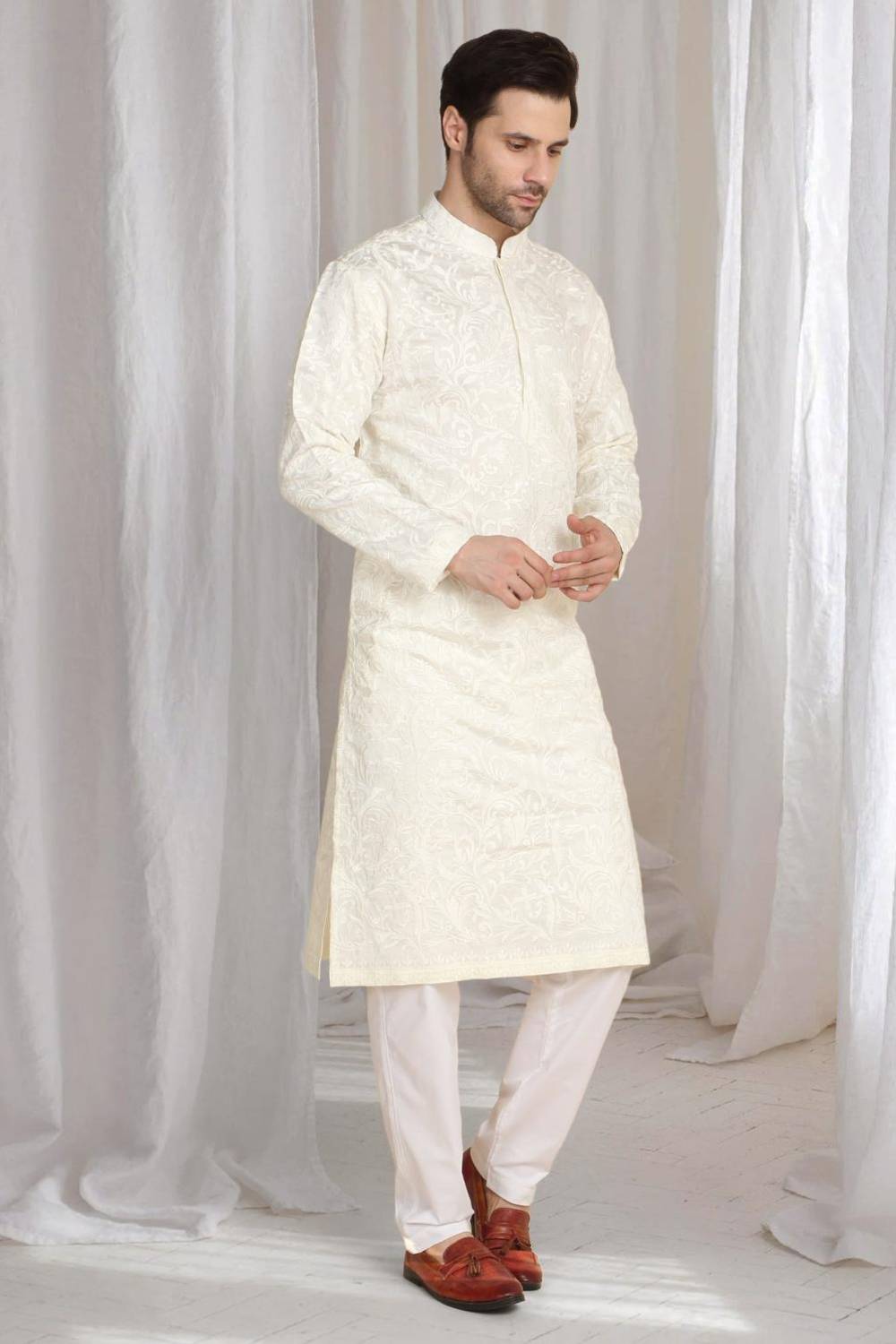 Aham Flora Thread Embroidered Kurta Set - Off White