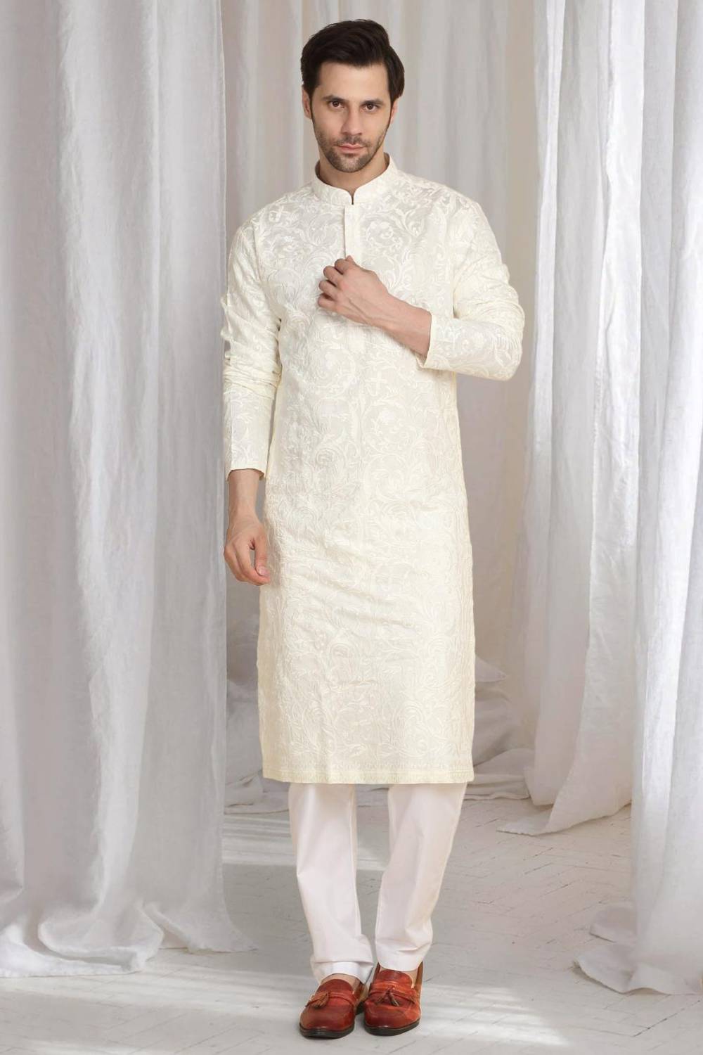 Aham Flora Thread Embroidered Kurta Set - Off White