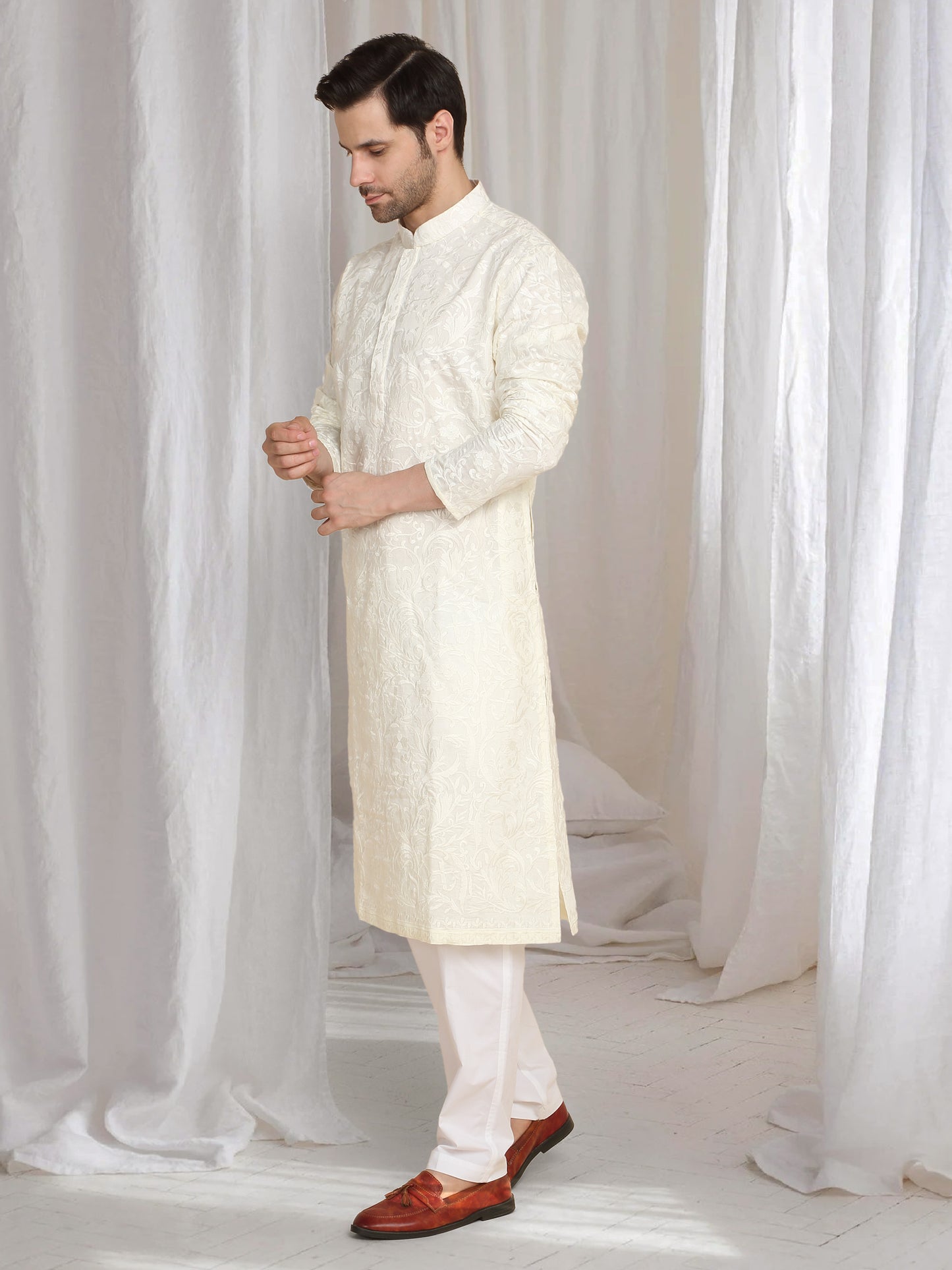 Aham Flora Thread Embroidered Kurta Set - Off White