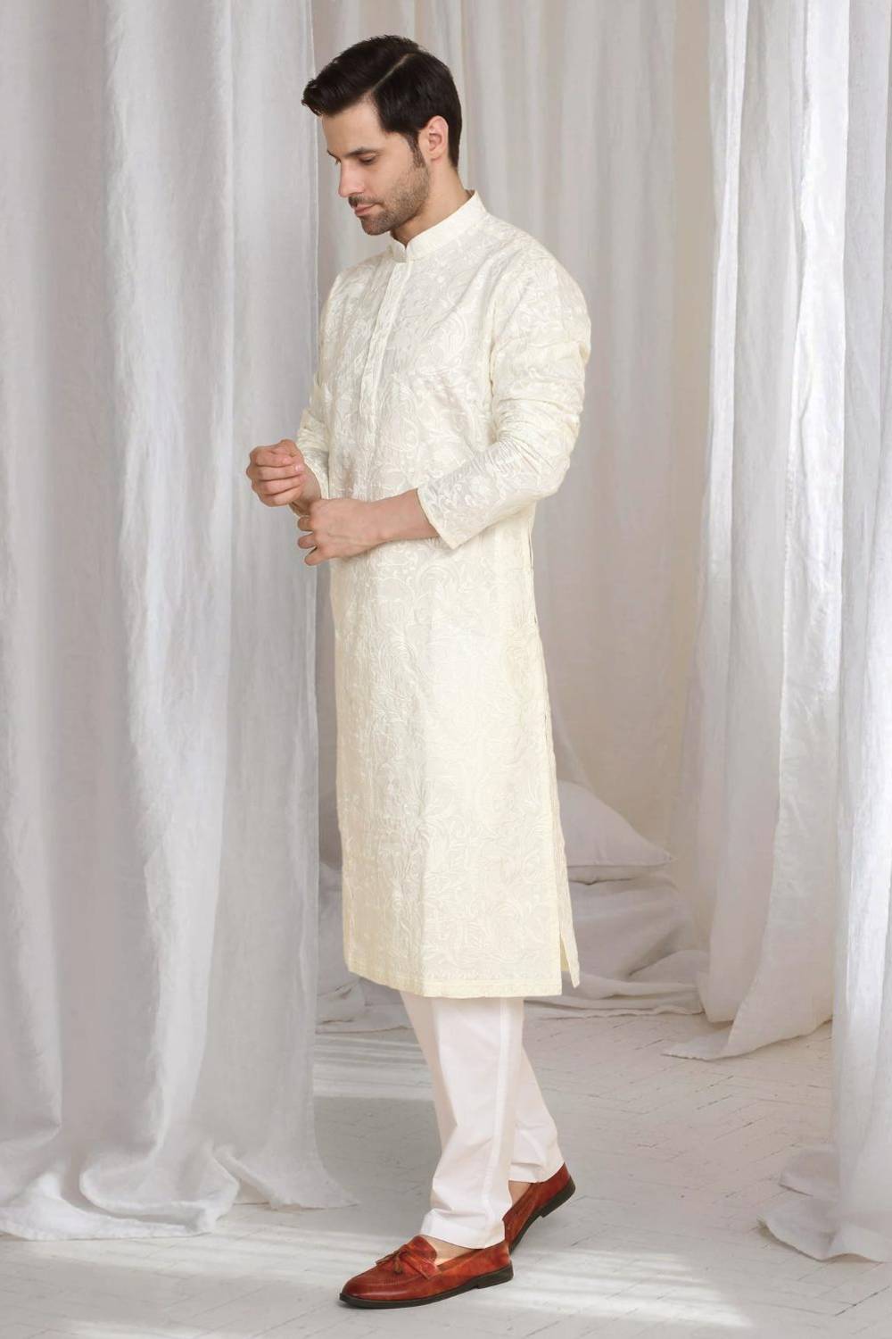 Aham Flora Thread Embroidered Kurta Set - Off White