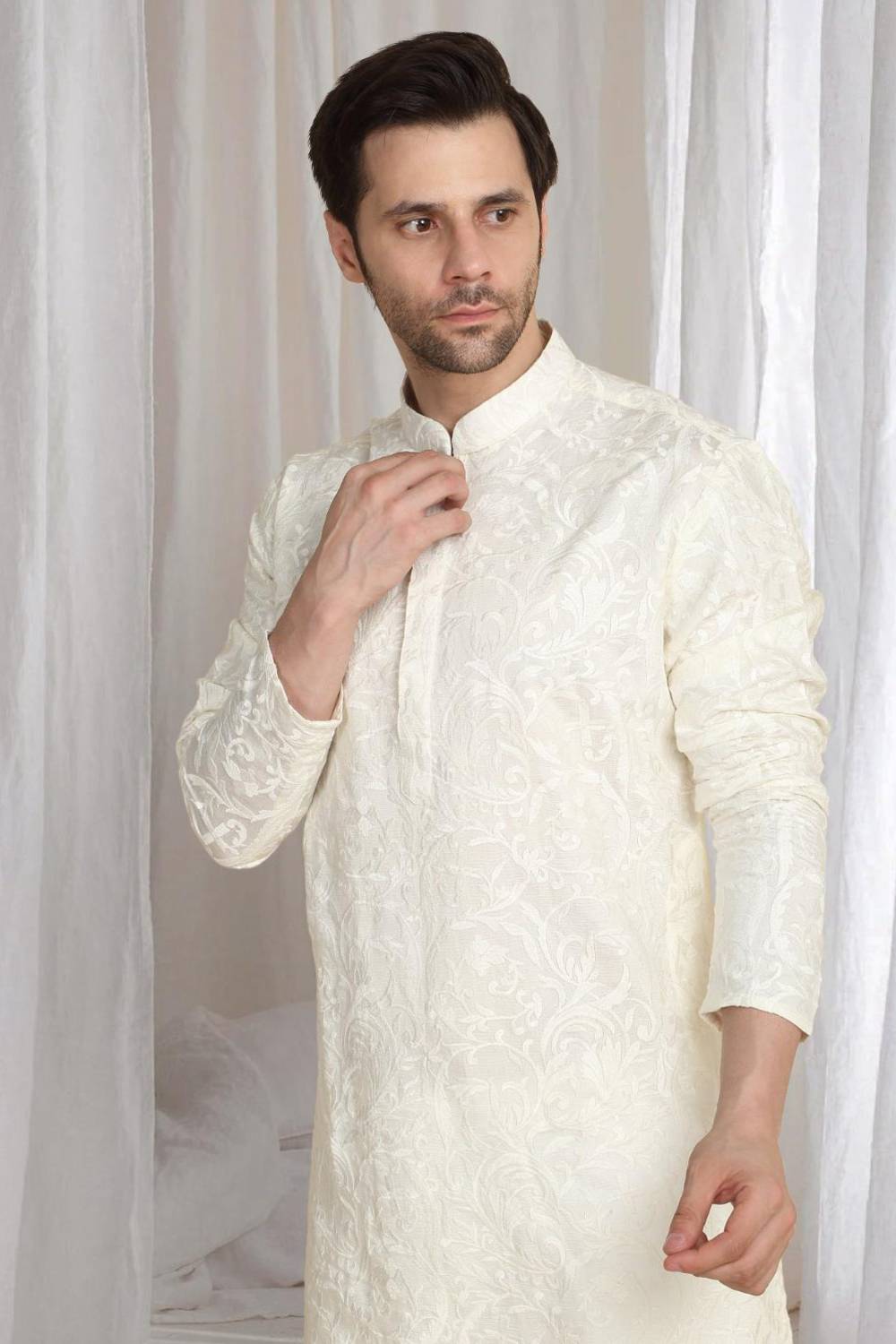 Aham Flora Thread Embroidered Kurta Set - Off White