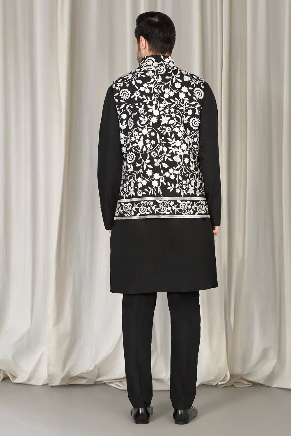 Phool Bahaar Embroidered Bandi With Kurta And  Back Elastic Pants