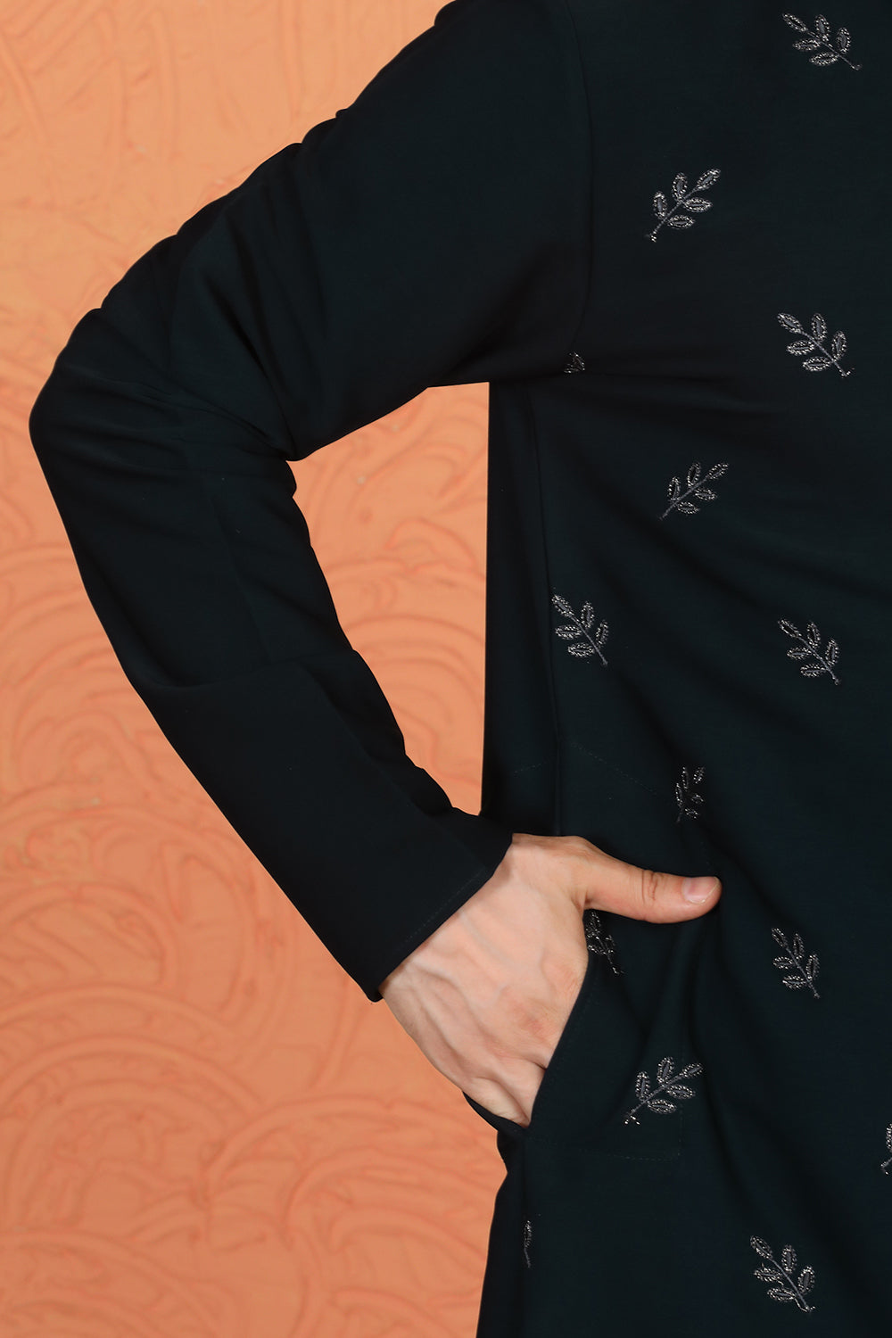 Phool Buta  Patti Embroidered Kurta with Loose Fit Parallel Matching  Pants