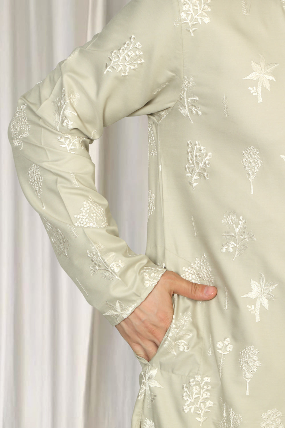 Upwan  Embroidered Kurta Back Elastic Pants