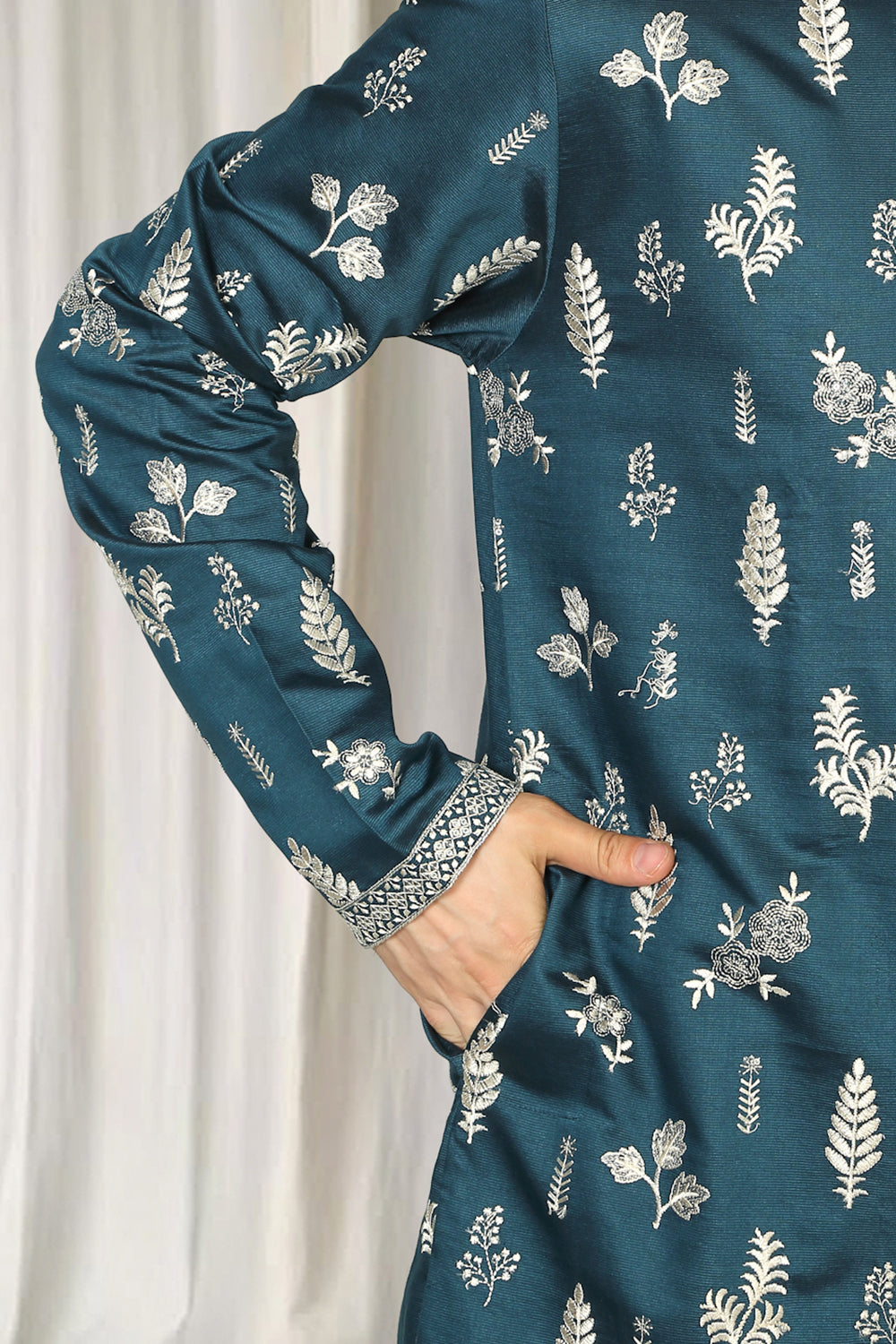Upwan  Embroidered Kurta Back Elastic Pants